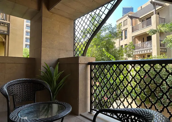 Serene Oasis In Downtown Dubai - Just 5 Min Walk To Burj & Mall!