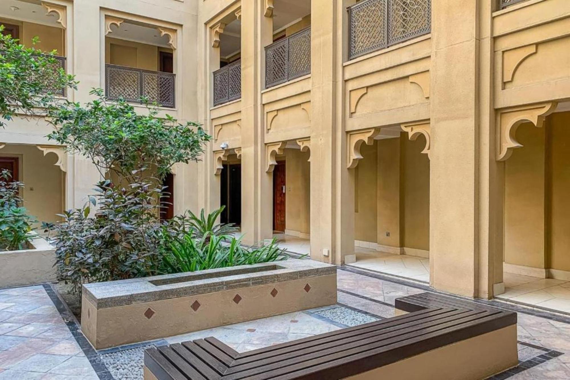 Serene Oasis In Downtown - Just 5 Min Walk To Burj & Mall! अपार्टमेंट