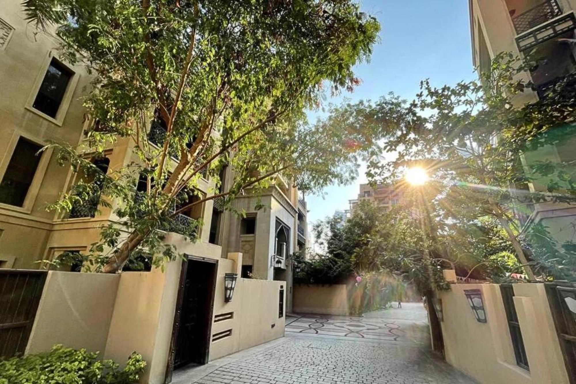 Serene Oasis In Downtown - Just 5 Min Walk To Burj & Mall! अपार्टमेंट