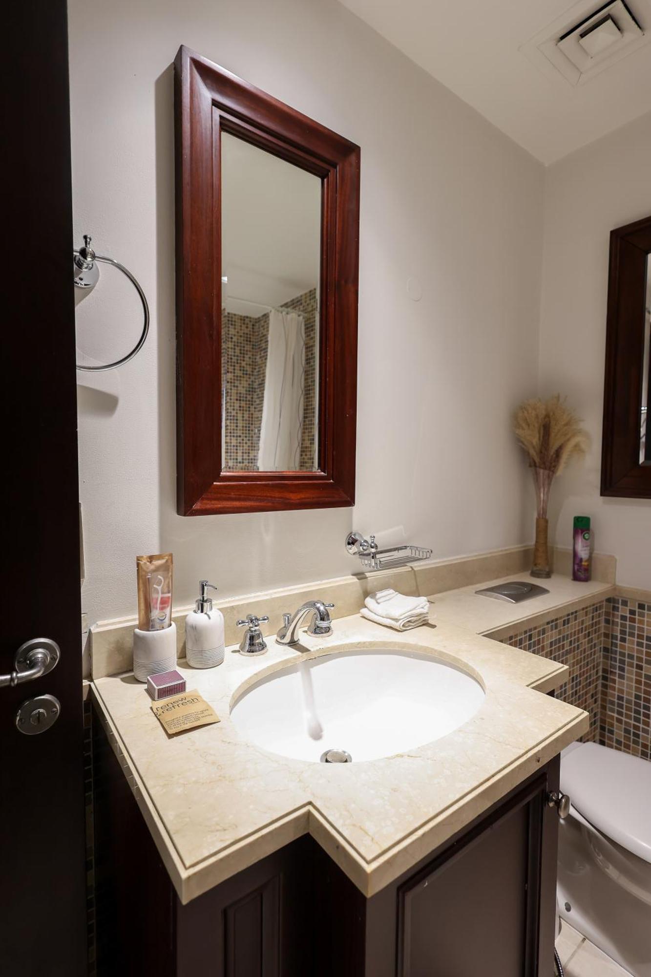 Serene Oasis In Downtown - Just 5 Min Walk To Burj & Mall! अपार्टमेंट Dubai